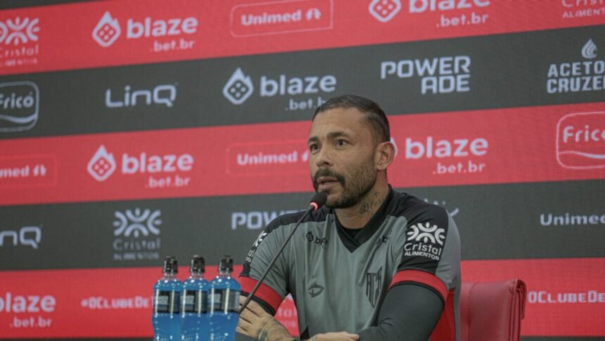 vladimir-pede-casa-cheia-e-espera-postura-diferente-do-atletico-contra-o-novorizontino