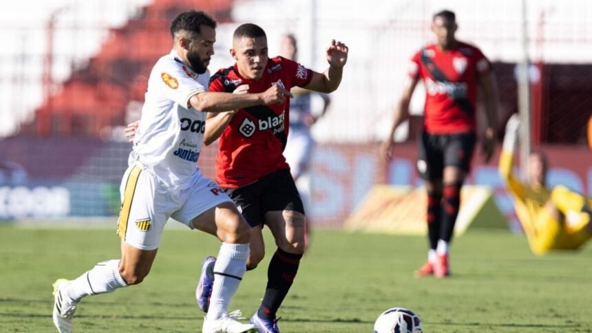 com-um-jogador-a-menos,-atletico-goianiense-derrota-novorizontino-no-accioly