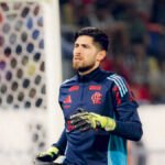 carro-de-rossi,-do-flamengo,-e-alvo-de-tiros-em-tentativa-de-assalto-no-rio-de-janeiro